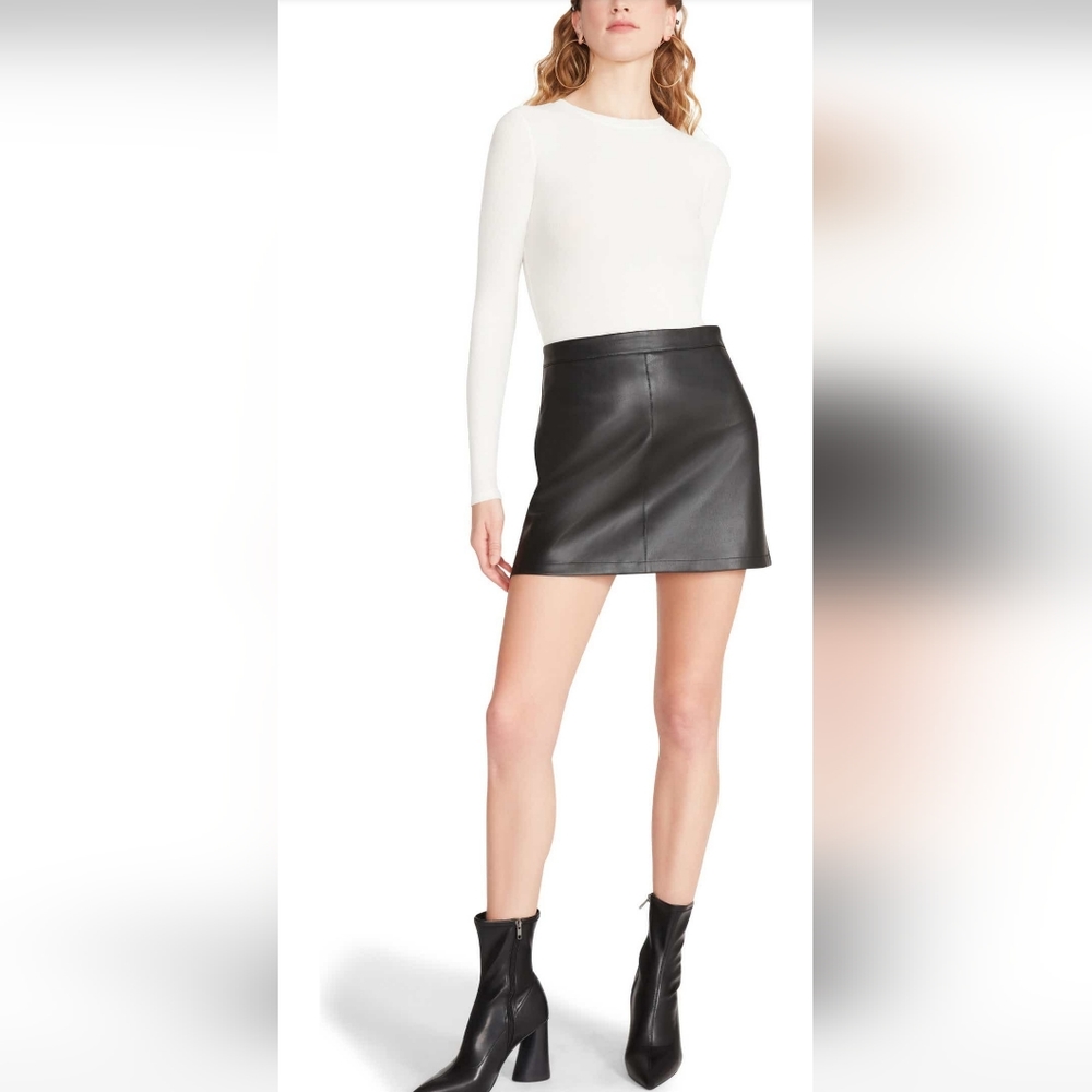 BB Dakota Faux Leather Skirt in Small, Black